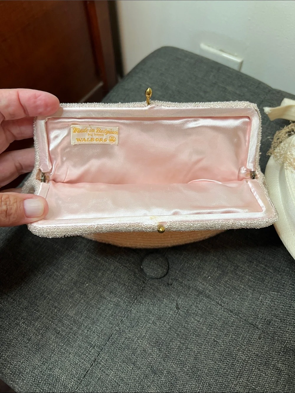 Walborg light pink Beaded Kiss-Lock Clutch